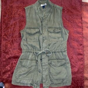 Army green drawstring vest.  Size xtra small!  100% Lyocell